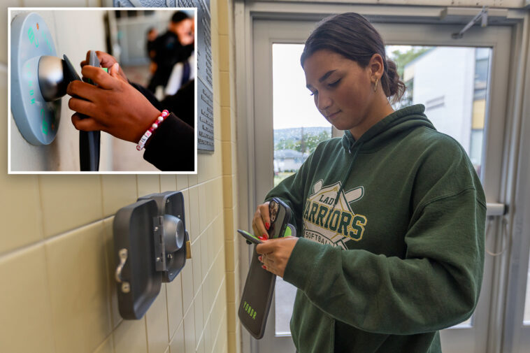 study-shows-school-cellphone-bans-have-little-effect-on-academics-—-but-do-have-one-huge-benefit