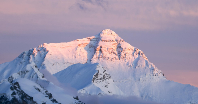 watch-—-sherpa-guide-who-disappeared-on-mount-everest-survives-for-days-without-extra-oxygen:-‘a-miracle’