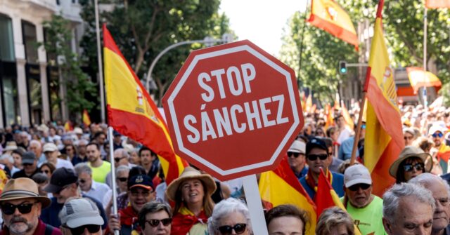 spanish-conservatives-and-populist-vox-would-win-governing-majority-in-wake-of-socialist-scandals