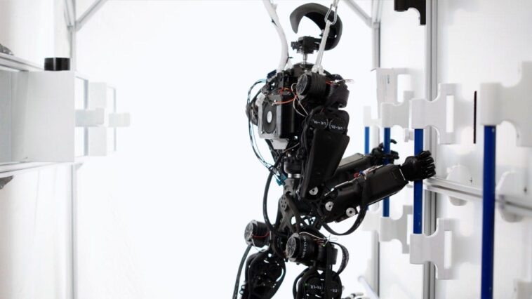 will-a-four-armed-robot-replace-astronauts-in-space?