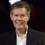 randy-travis’-health-crisis-began-with-‘congestion’-and-ended-in-a-five-month-hospital-stay