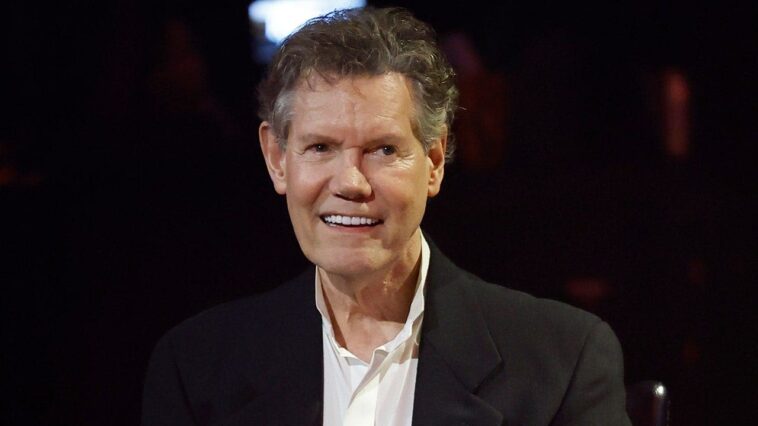 randy-travis’-health-crisis-began-with-‘congestion’-and-ended-in-a-five-month-hospital-stay