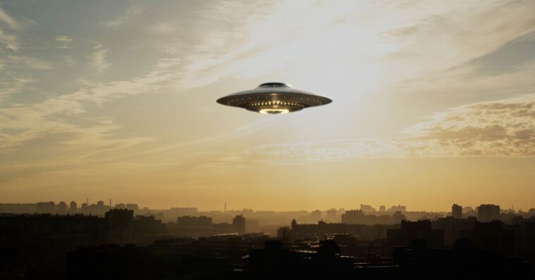 the-people-connected-to-the-new-ufo-reveals-give-good-reason-for-skepticism
