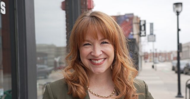 iowa-democrat-candidate-apologized-for-being-‘white,-cis-gender’-woman-in-2020-campaign