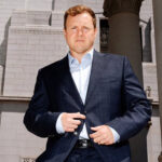 spencer-pratt-strikes-bold-pose-in-downtown-los-angeles-with-powerful-one-word-message-to-voters
