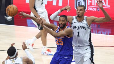 emotional-mikal-bridges-redefined-his-knicks-fate-again-with-bounce-back-game-2
