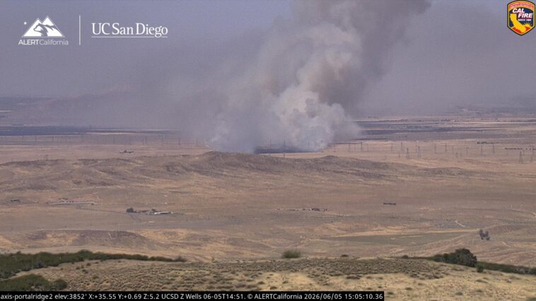 brush-fire-scorches-2,000-acres-across-la-and-kern-counties,-triggering-evacuation-warnings
