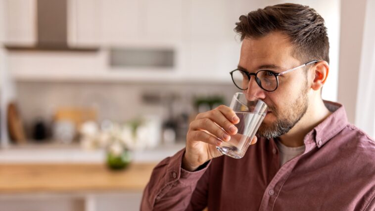 can-alkaline-water-actually-improve-your-health?-experts-separate-fact-from-fiction
