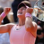 mirra-andreeva-dominates-maja-chwalinska-to-win-french-open-for-first-grand-slam-championship