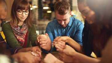 report-shows-christians-aren’t-spreading-the-gospel-with-others