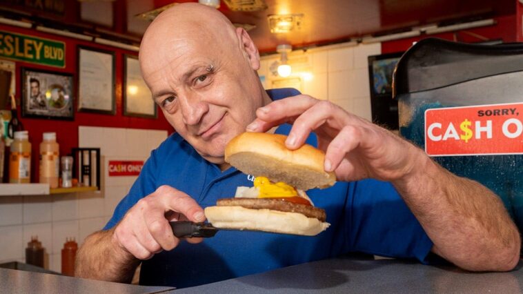 owner-of-viral-$1.34-burger-stand-shares-secret-to-keeping-prices-unchanged-since-2006
