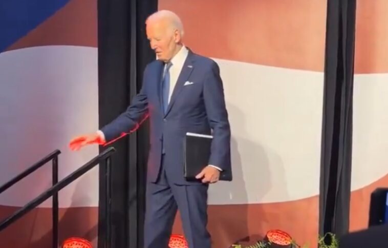 feeble-biden-slowly-lumbers-down-three-steps-during-appearance-in-south-dakota-(video)