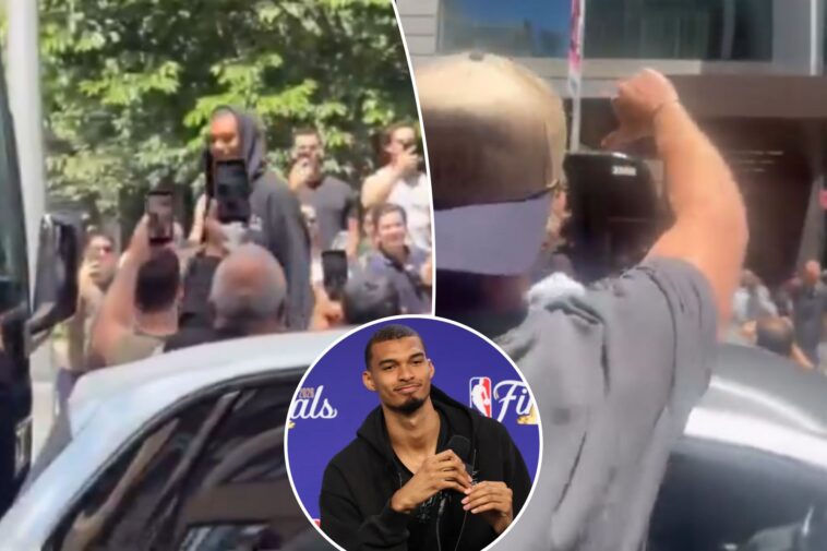 swarm-of-raucous-knicks-fans-fill-street-to-jeer-spurs,-wemby-outside-team-hotel:-‘get-ready-to-go-golfing’