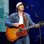 video:-morgan-wallen-snatches-phone-from-security-guard,-chucks-it-across-stage