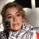 marvel-‘she-hulk’-star-tatiana-maslany-pushes-boycott-of-‘new-york-times’-over-‘harm’-done-to-trans,-palestinians,-blacks
