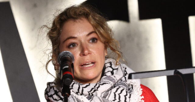 marvel-‘she-hulk’-star-tatiana-maslany-pushes-boycott-of-‘new-york-times’-over-‘harm’-done-to-trans,-palestinians,-blacks