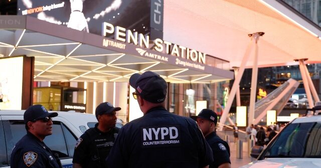 video-—-nyc:-suspected-homeless-man-accused-of-stabbing-five-at-penn-station