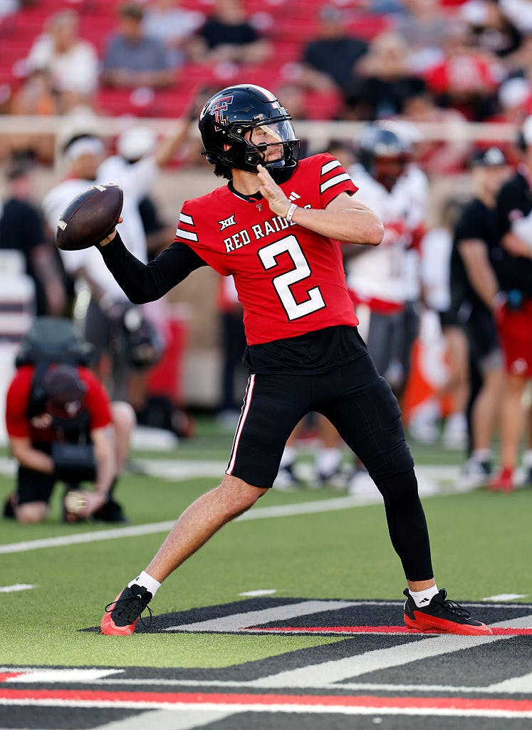 court-rules-star-qb-can-return-after-ncaa-banned-him-over-gambling-admission