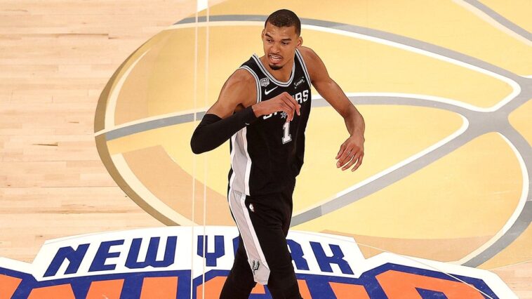 spurs-snap-knicks’-13-game-playoff-win-streak-with-game-3-victory-behind-victor-wembanyama’s-32-points