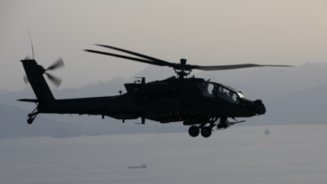 us.-apache-helicopter-crashes-over-strait-of-hormuz,-pilots-safely-recovered-says-trump
