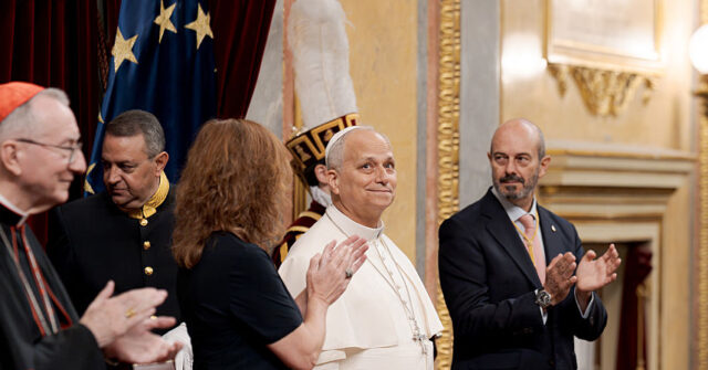 pope-leo-xiv-receives-7-minute-standing-ovation-at-spanish-parliament-after-rebuking-abortion,-euthanasia