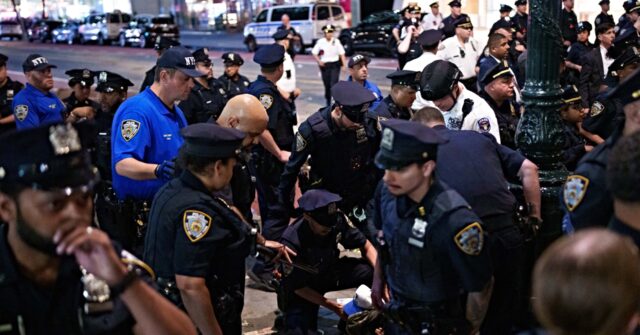 knicks-fans-brawl-in-new-york-city-after-spurs-loss