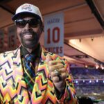 knicks-legend-caught-eating-fries-like-bone-in-wings-during-nba-finals,-and-fans-can’t-look-away