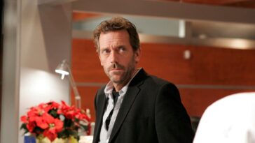 hugh-laurie-calls-out-journalist-over-‘house’-—-then-has-a-very-good-reason-for-apologizing