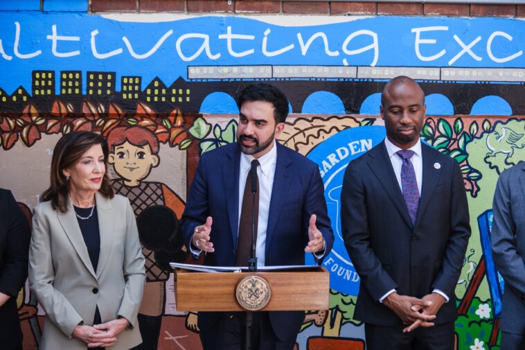nyc-taxpayers-could-be-on-the-hook-for-$21m-teacher-bonuses-under-mamdani,-uft-class-size-deal