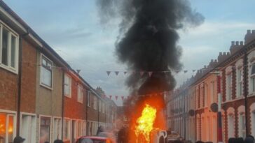 belfast-erupts:-protesters-set-fires-to-vehicles,-homes-in-wake-of-suspected-migrant-beheading-attempt