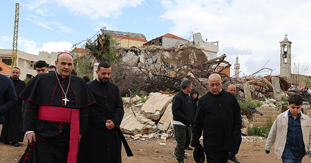 catholic-nuncio-visits-lebanese-christians-defying-israel-evacuation-orders
