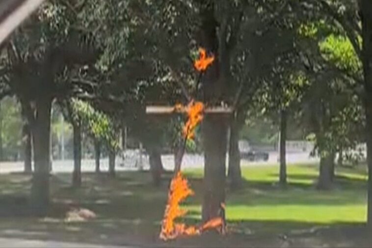burning-cross-found-in-chicago-park-sparks-police-investigation-into-how-it-got-there