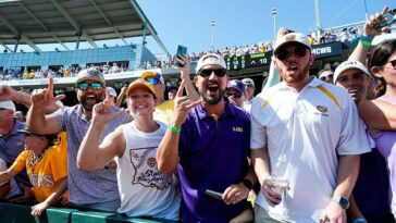 the-magic-of-omaha:-why-the-college-world-series-is-unlike-anything-else-in-sports-that’s-worth-the-trip