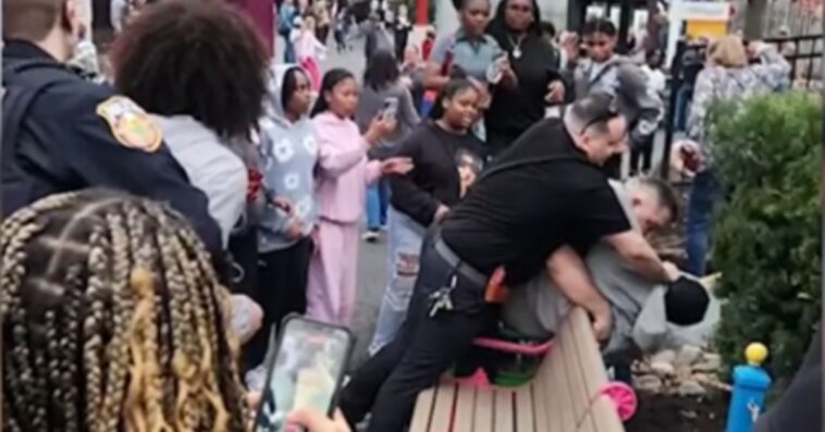 watch:-55-kids-and-teens-charged-in-massive-hersheypark-opening-day-brawl-that-forced-families-to-hide,-part-of-‘teen-takeover’-trend-turning-public-spaces-into-war-zones