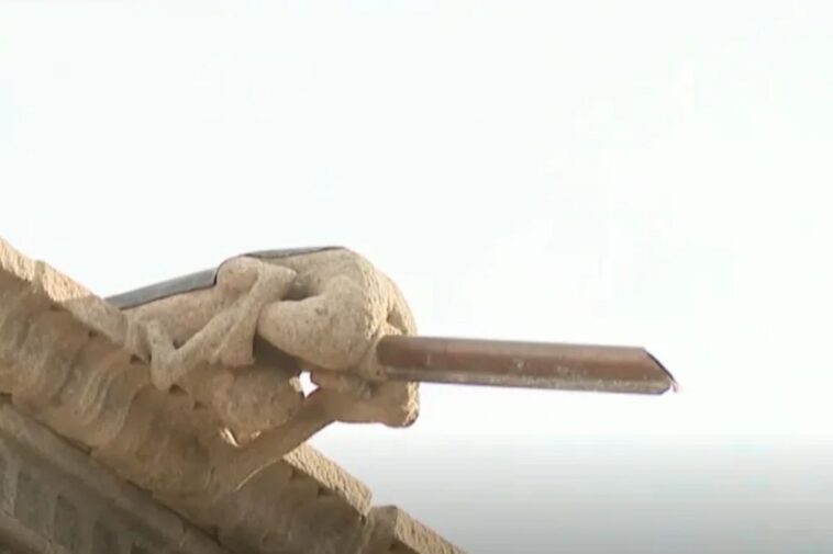 if-you-see-a-sodomized-gargoyle-at-famed-gothic-hotel,-you-need-a-psychiatrist-instead,-appalled-architect-says