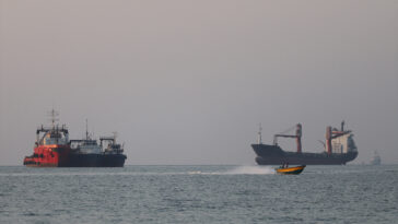 2m-barrels-of-oil-per-day-is-escaping-the-strait-of-hormuz,-experts-say:-‘things-are-going-to-get-worse’