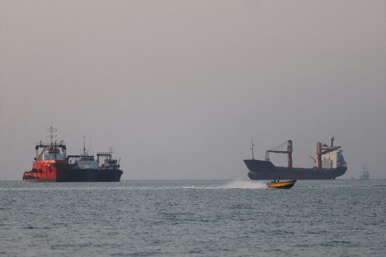 2m-barrels-of-oil-per-day-is-escaping-the-strait-of-hormuz,-experts-say:-‘things-are-going-to-get-worse’