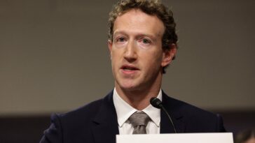 ‘the-social-reckoning’-trailer-drops-with-jeremy-strong-as-zuckerberg-in-aaron-sorkin’s-facebook-sequel