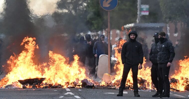 video:-infuriated-by-immigrant’s-attempted-beheading,-irish-citizens-set-fires-across-belfast