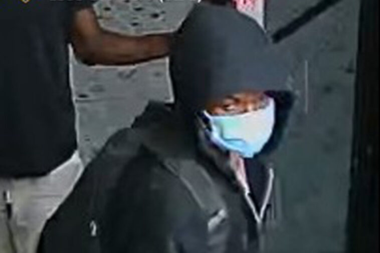 teen-boy-grazed-in-head-by-masked,-hooded-gunman-who-fired-into-nyc-crowd:-cops