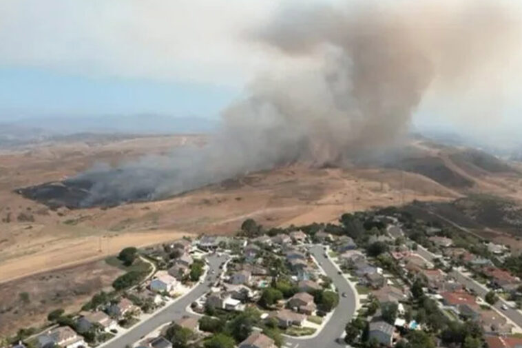 fast-moving-flames-threaten-san-diego-military-base-as-evacuation-warnings-issued