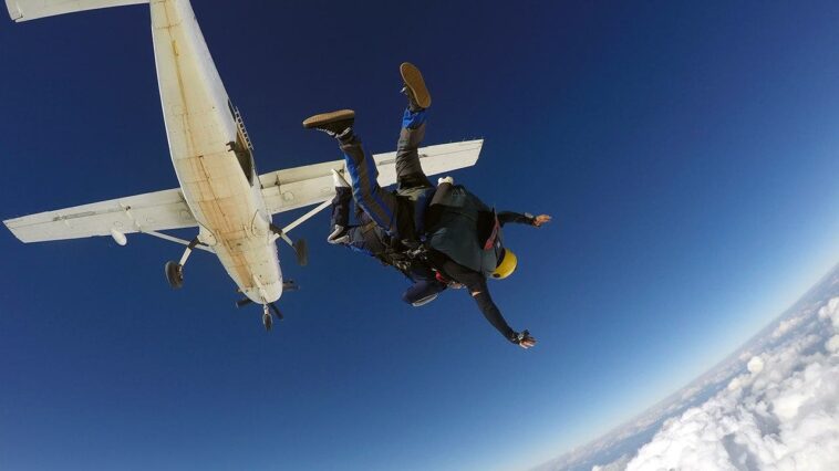 there’s-a-new-skydiving-rubik’s-cube-solving-champ-in-town,-but-there’s-one-big-problem-with-this-feat