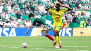 south-african-sithole-has-nightmare-start-to-world-cup