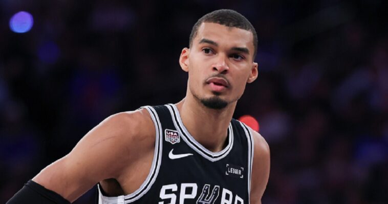 video:-new-york-fans-jeer,-throw-trash-at-spurs’-wembanyama-outside-team-hotel-after-historic-nba-finals-collapse