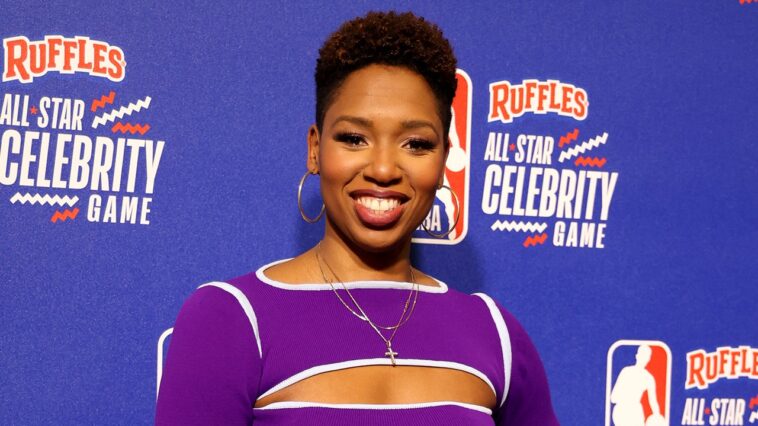 espn’s-monica-mcnutt-apologizes-to-taylor-swift,-but-her-commentary-follows-an-ugly-trend