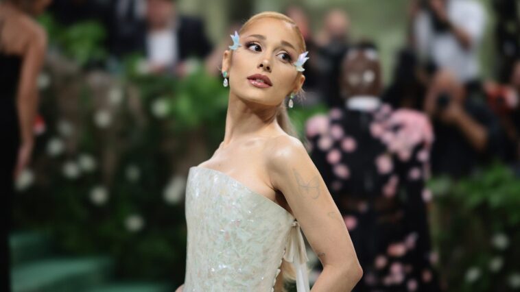 white-house-fires-back-at-ariana-grande-after-she-told-them-to-never-use-her-music-in-ice-deportation-video