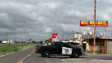 police-standoff-in-texas-after-gunman-kills-at-least-one,-others-injured