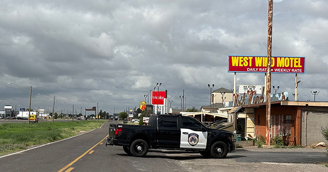 police-standoff-in-texas-after-gunman-kills-at-least-one,-others-injured