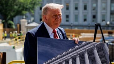some-democrats-propose-tearing-down-white-house-ballroom:-it’s-‘dirty’