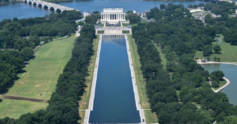 next-time-a-tdser-mocks-algae-in-new-mall-reflecting-pool,-remind-him-what-obama’s-gross-version-looked-like